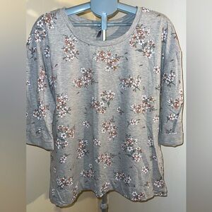 Avenue- 3/4 sleeve gray floral top